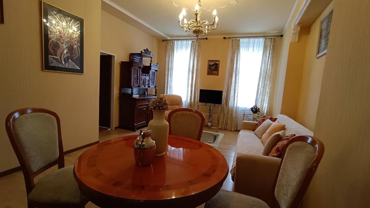 Apartments Stubsi With Colonnade View カルロヴィ・ヴァリ エクステリア 写真