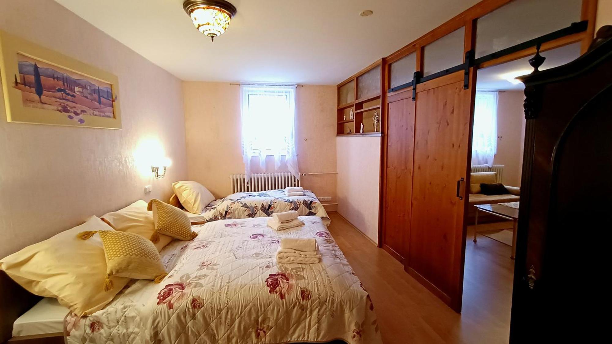 Apartments Stubsi With Colonnade View カルロヴィ・ヴァリ エクステリア 写真